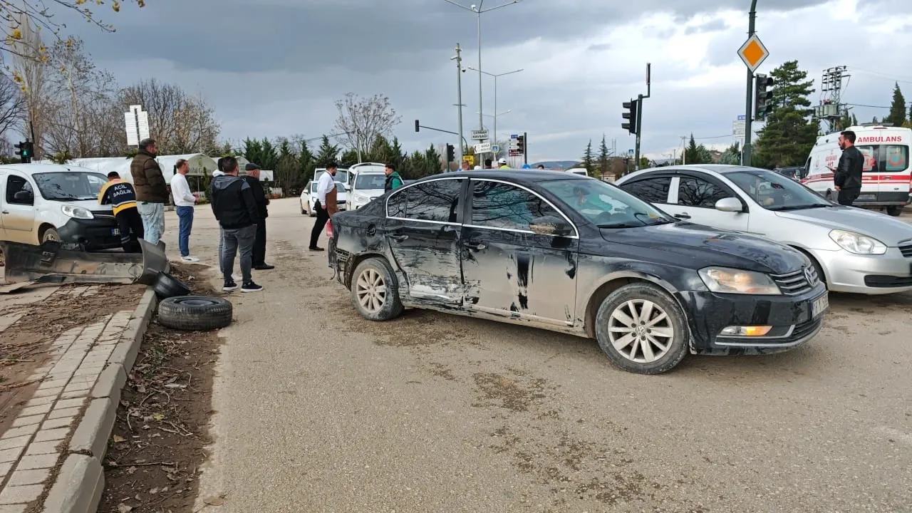 İnegöl'de Çevre Yolunda Can Pazarı! Yaralılar Var.. (2)