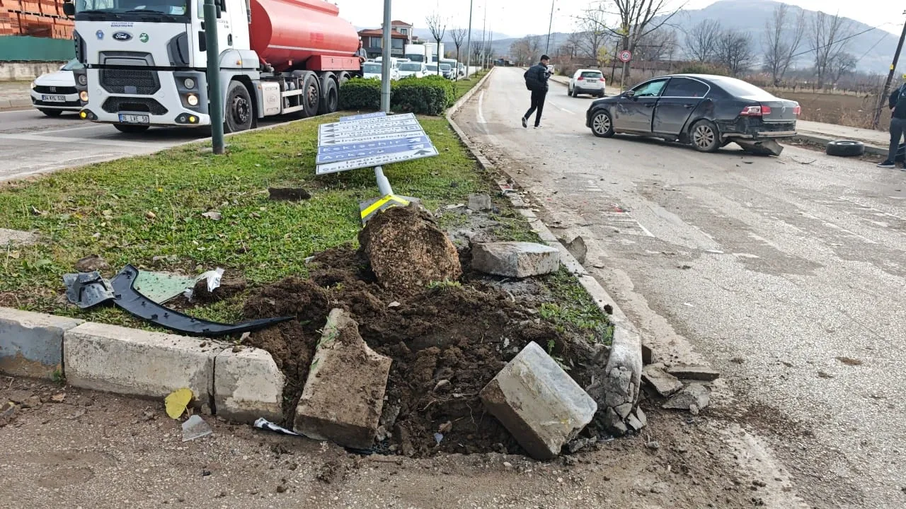 İnegöl'de Çevre Yolunda Can Pazarı! Yaralılar Var.. (3)