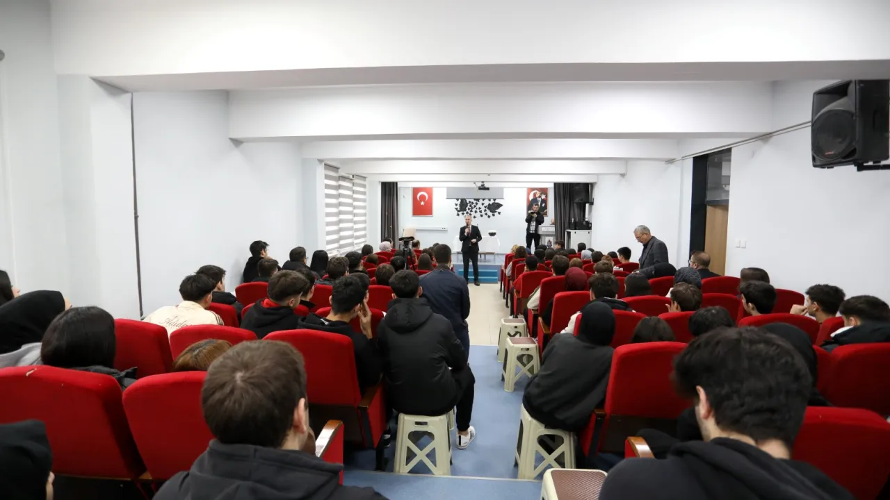 İnegöl’de Gençlerin Fikirleriyle Şehir Şekilleniyor Genç Bakış Buluşmaları Devam Ediyor (1)