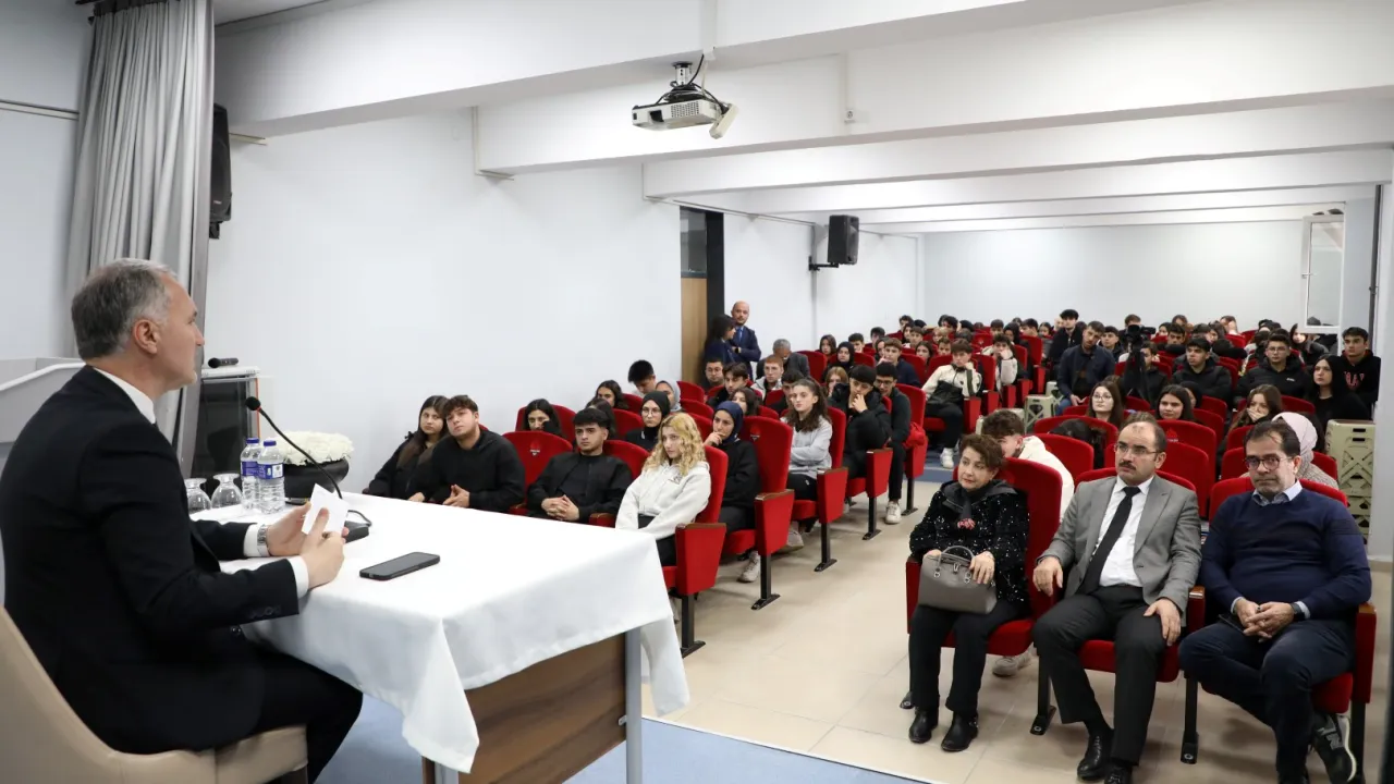 İnegöl’de Gençlerin Fikirleriyle Şehir Şekilleniyor Genç Bakış Buluşmaları Devam Ediyor (3)