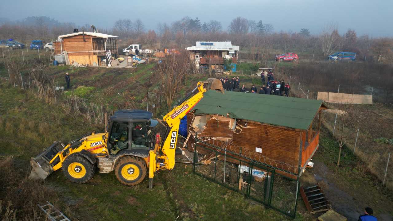 İnegöl'de Kaçak Yapılar Ortadan Kaldırılıyor Akıncılar Mahallesi’nde Yıkım Gerçekleşti (4)