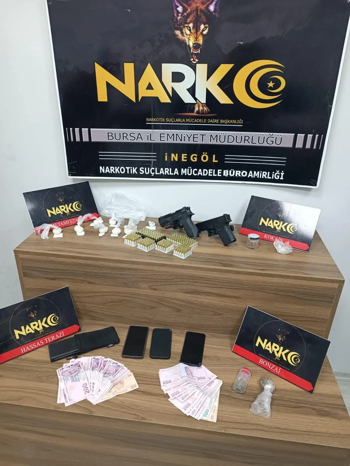 İnegöl’de Narkotik Operasyonu 3 Zehir Taciri Yakalandı (3)