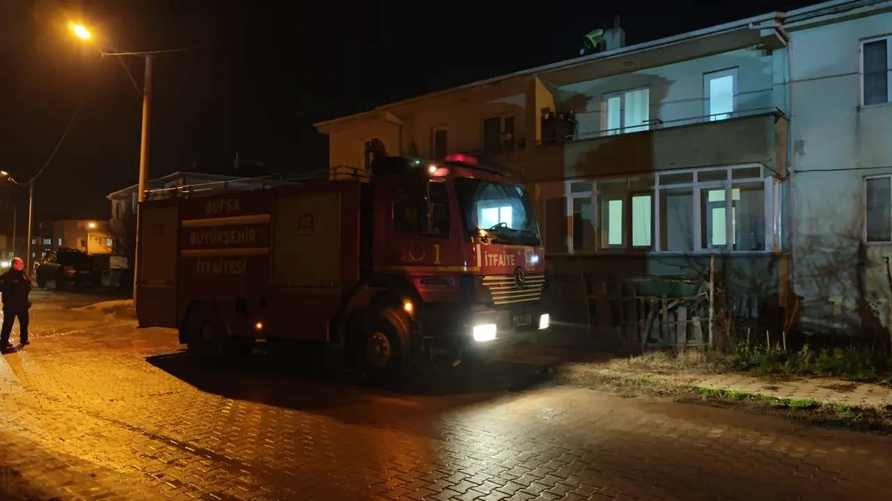 İnegöl'de Sobadan Çıkan Yoğun Dumandan Bir Kişi Etkilendi (2)