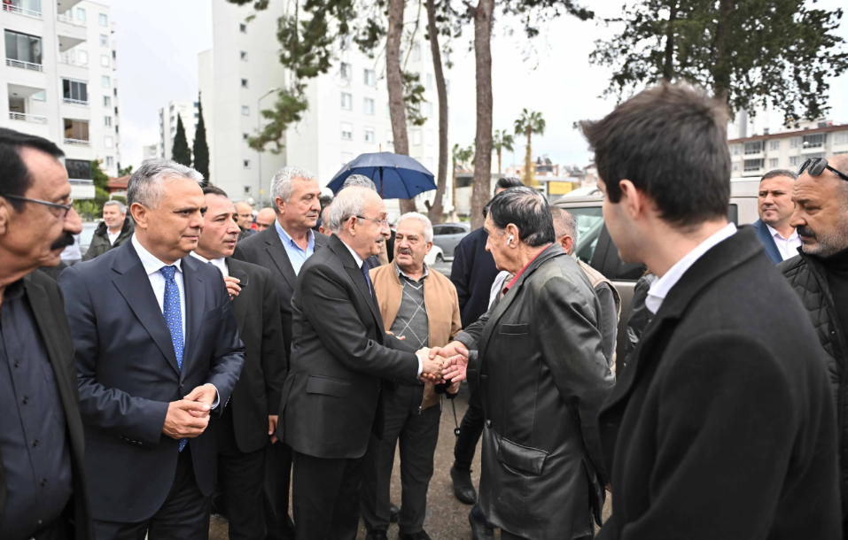 Kemal Kılıçdaroğlu Ve Eşi Trafik Kazası Geçirdi!