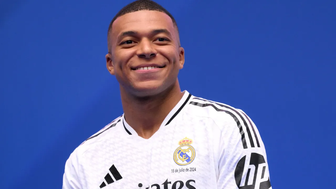 Kylian Mbappé’nin Serveti Ne Kadar Mbappé Ne Kadar Para Kazanıyor Mbappé Servetinin Kaynakları Neler Mbappé Kimdir (2)