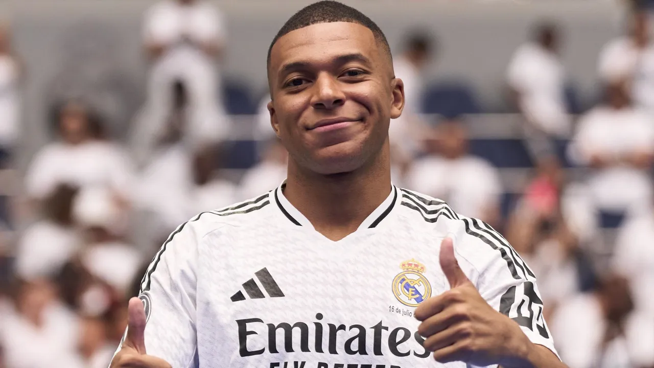 Kylian Mbappé’nin Serveti Ne Kadar Mbappé Ne Kadar Para Kazanıyor Mbappé Servetinin Kaynakları Neler Mbappé Kimdir (4)