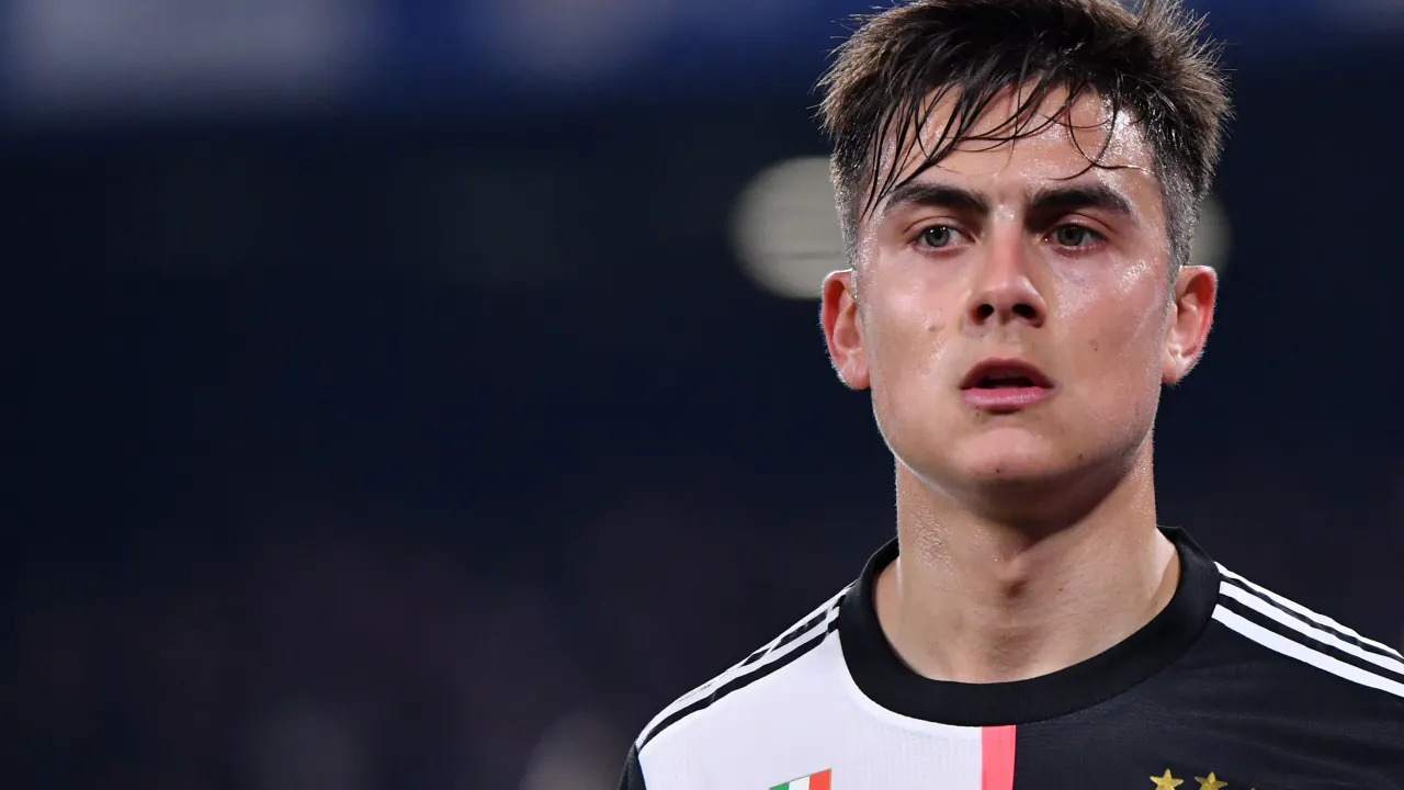 Paulo Dybala, Arjantinli Profesyonel Futbolcu Ve Dünya Çapında Tanınan Bir Yıldızdır. Futbolculuk Kariyerine Arjantin'de Başlayan Dybala, Zamanla Avrupa'nın En Önemli Kulüplerinden Birine Transfer O (1)