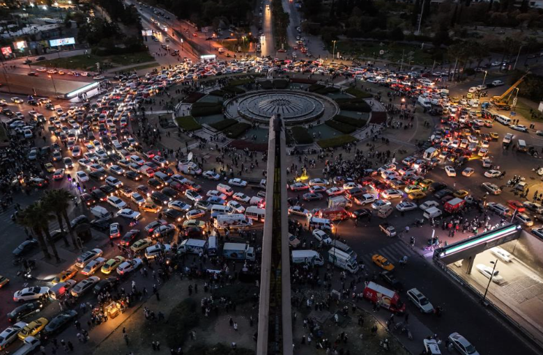 Şam'da Tarihi Gün 61 Yıllık Rejim Devrildi, Halk Sokakta Böyle Kutlama Yaptı!