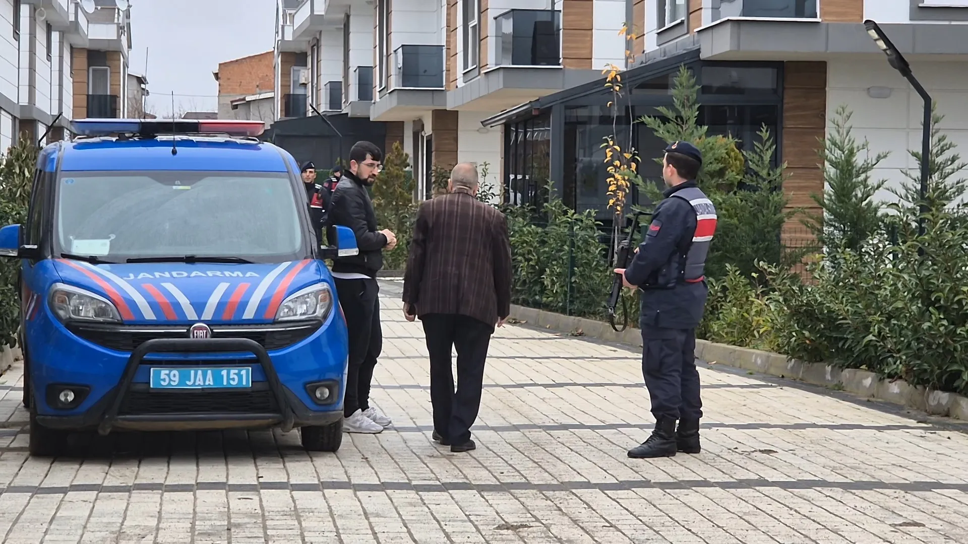 Anne Ve Kızı Ölü, Baba Ağır Yaralı Bulundu (3)