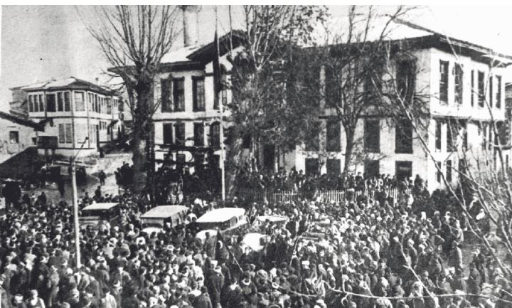 Atatürk İnegölde 1