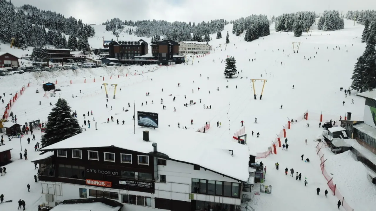 B E Y A Z C E N N E T S O M E S T I R D E D O L U G E C E L I K 519404 153790 Gencgazete