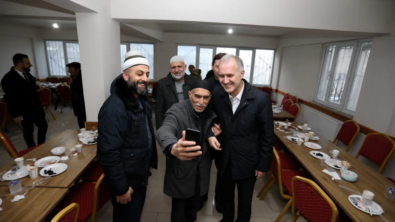 Bereket Sofrası Malazgirt Camii’nde Yeni Mahalle Sakinleriyle Buluştu (3)