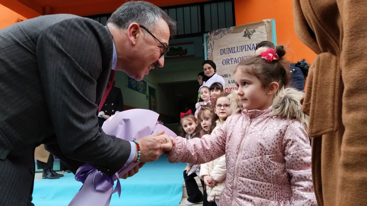 Dumlupınar Ortaokulu’nda Yaşam Becerileri Atölyesi Ve Kızılay Kütüphanesi Açıldı (1)