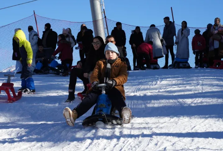 Ilgaz Dağı’nda Yeni Yıl Tatili Yoğunluğu Kayak Tutkunları Akın Etti (1)