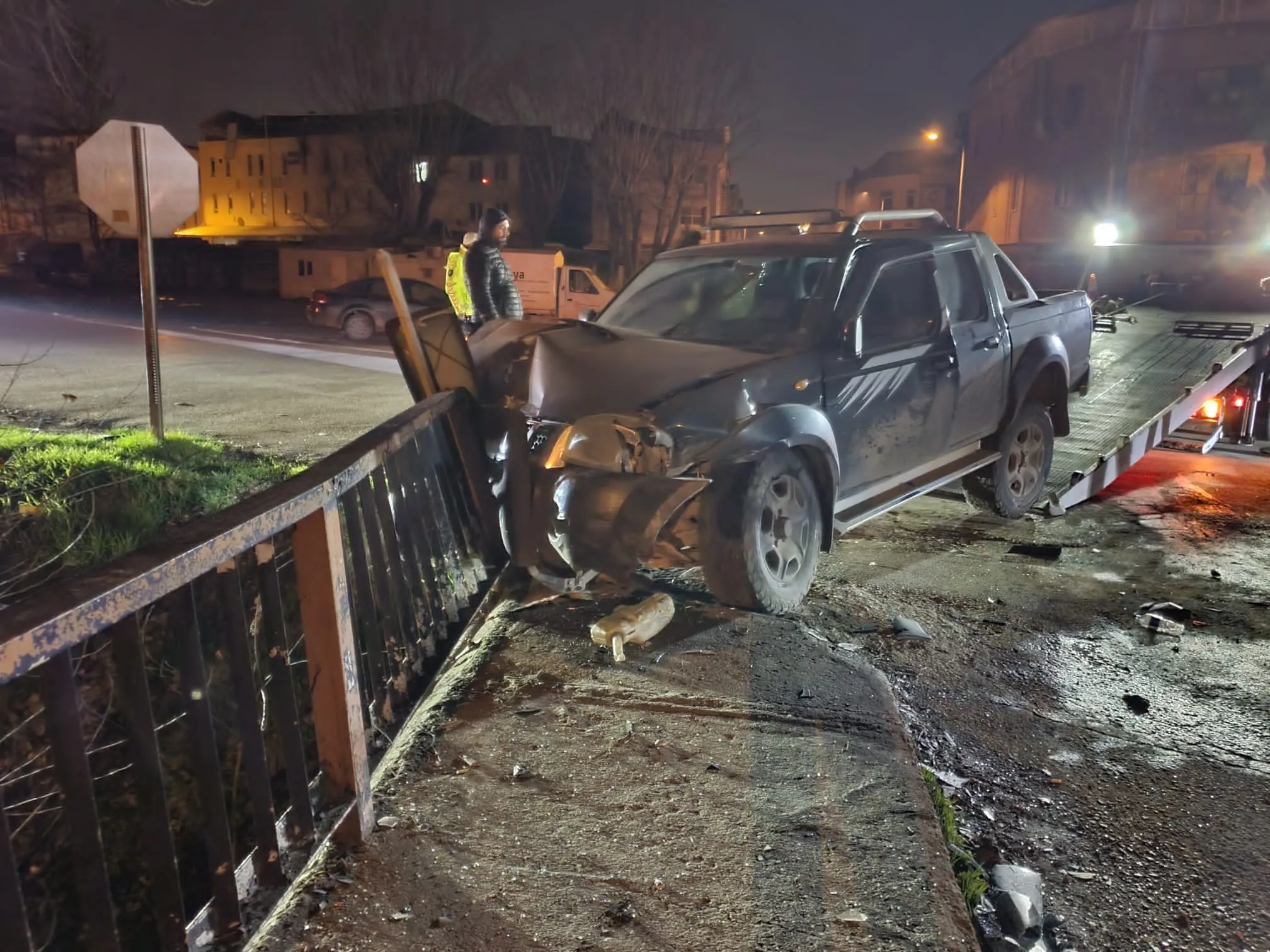 İnegöl’de Hafif Ticari Araç Ve Kamyonet Çarpıştı! (1)