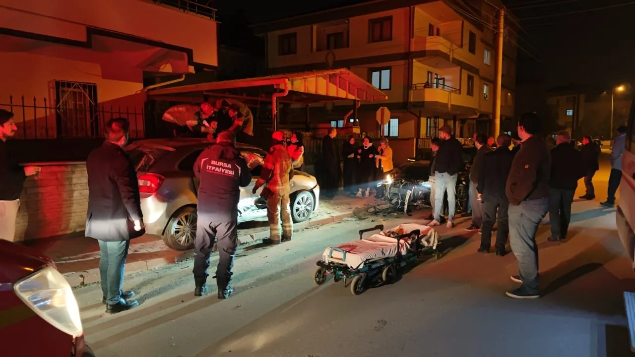 İnegöl'de Trafik Kazası 3 Yaralı, Birinin Durumu Ağır (1)