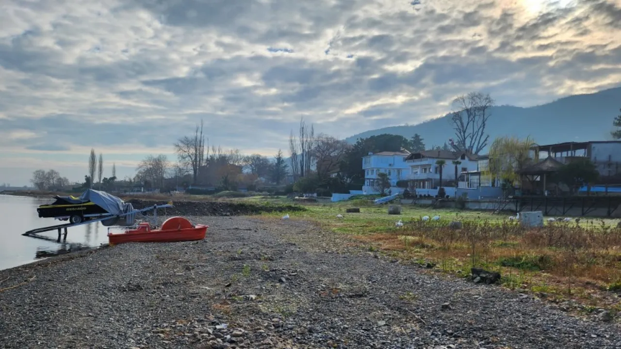 İznik Gölü Çekilmesi Fırsatçıların Hedefinde Araziler Büyütülüyor (2)