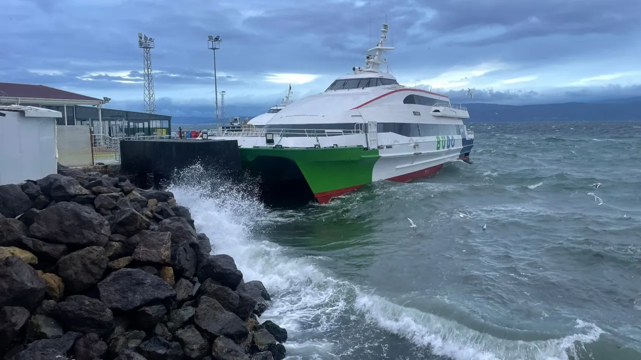 Meteoroloji Genel Müdürlüğünün Marmara Bölgesi Için Uyardığı Elverişsiz Hava Koşulları Nedeniyle Bursa Deniz Otobüsleri (Budo), Bugün Bazı Seferlerini Iptal Ettiğini Duyurdu.