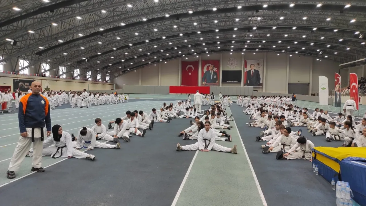 Osmangazi’de Genç Sporcular İçin Karate Eğitim Semineri Düzenlendi (2)