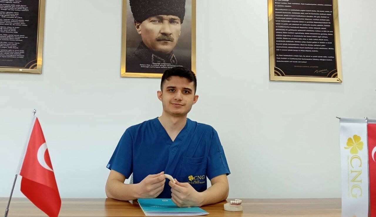 Sadece Diş Fırçalamak Yetmez! Ağız Kokusunu Önlemek İçin Bunları Yapın!