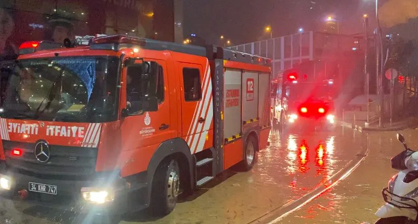 Akasya Avm’de Yangın! Alışveriş Merkezi Boşaltıldı! (4)