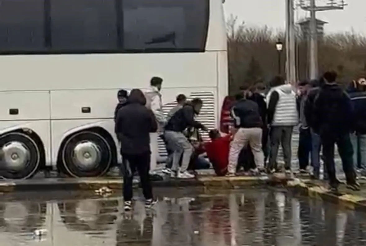 Ankaragücü Taraftarları Satır Ve Sopalarla Birbirine Girdi 1’I Ağır, 7 Yaralı! (2)