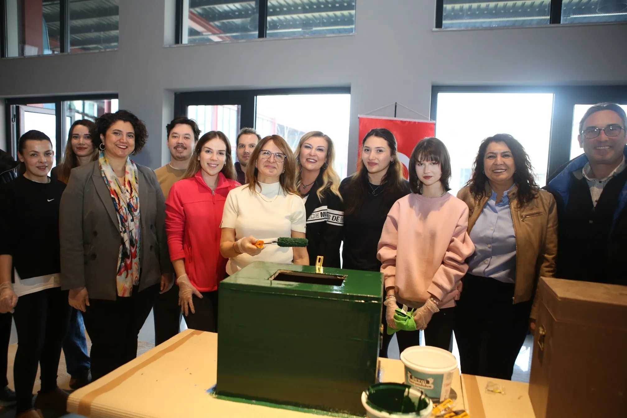 Bursa’da Eski Oy Sandıkları Kedilere Sıcak Yuva Oldu (1)