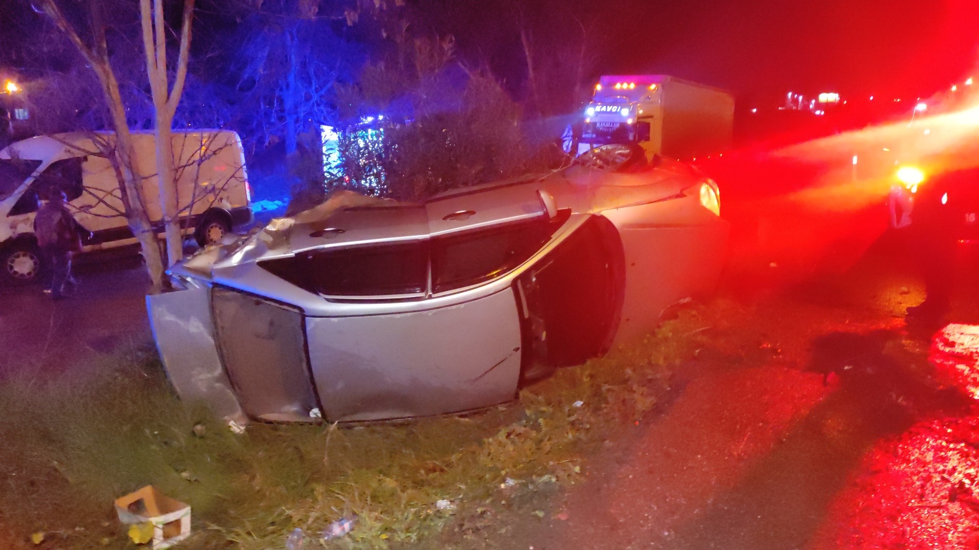 Bursa’da İki Otomobil Çarpıştı 1 Ölü, 2 Yaralı (1)