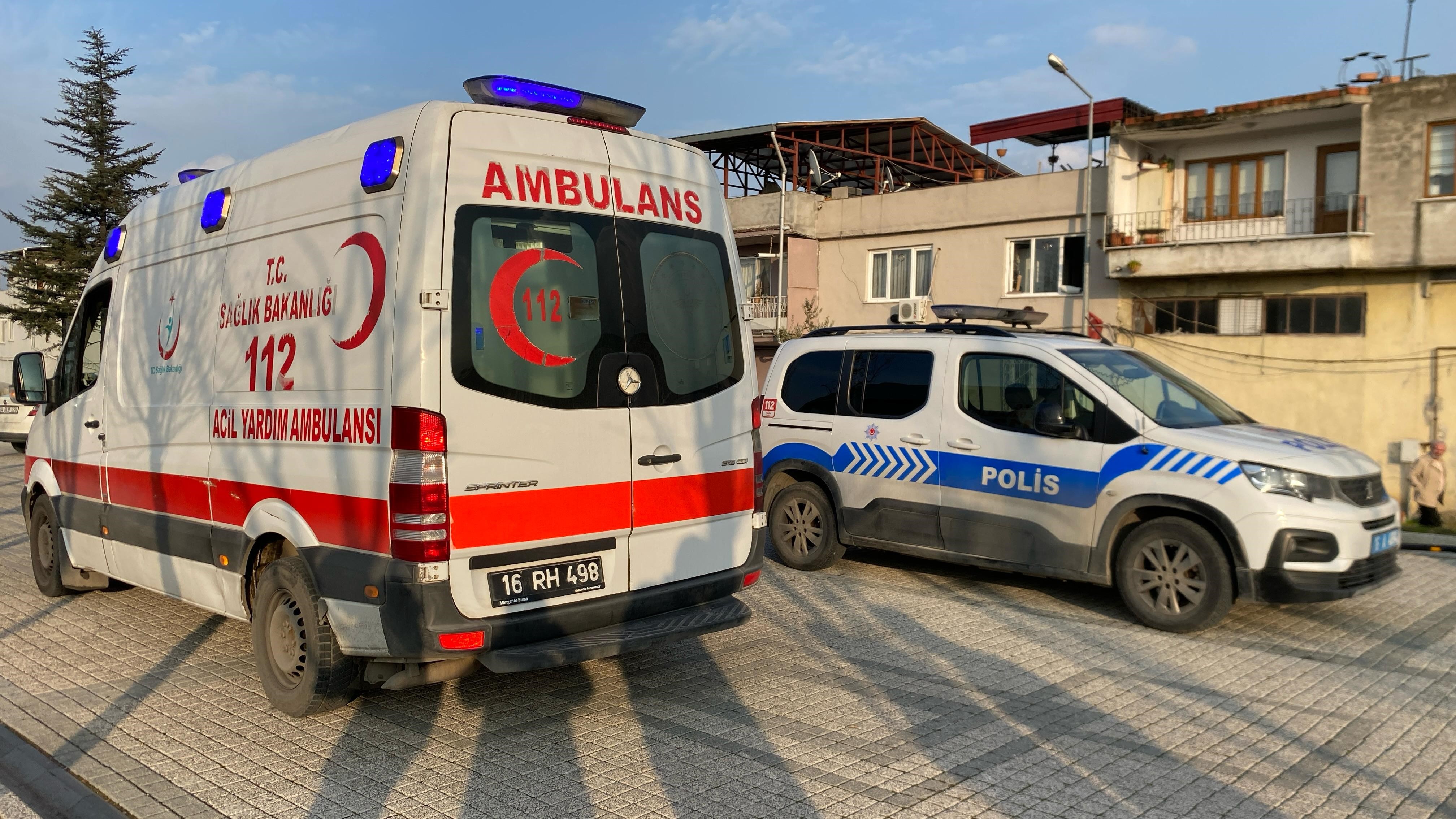 Bursa’da Kavga Kanlı Bitti! Güvenlik Görevlisi Döner Bıçağıyla Yaralandı (2)