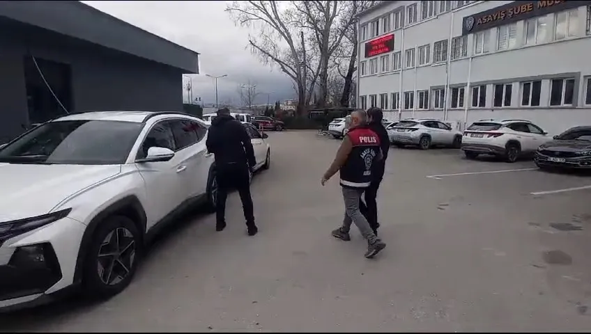 Bursa'da Sahte Vali İş İnsanlarını Dolandırdı! (2)
