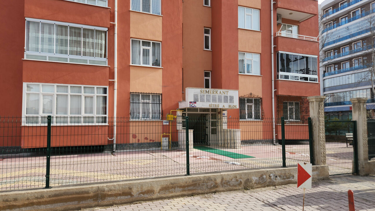 D U N U R L E R I N K A V G A S I N D A 2 K A R D E S O L D U R U L D U 566519 167812