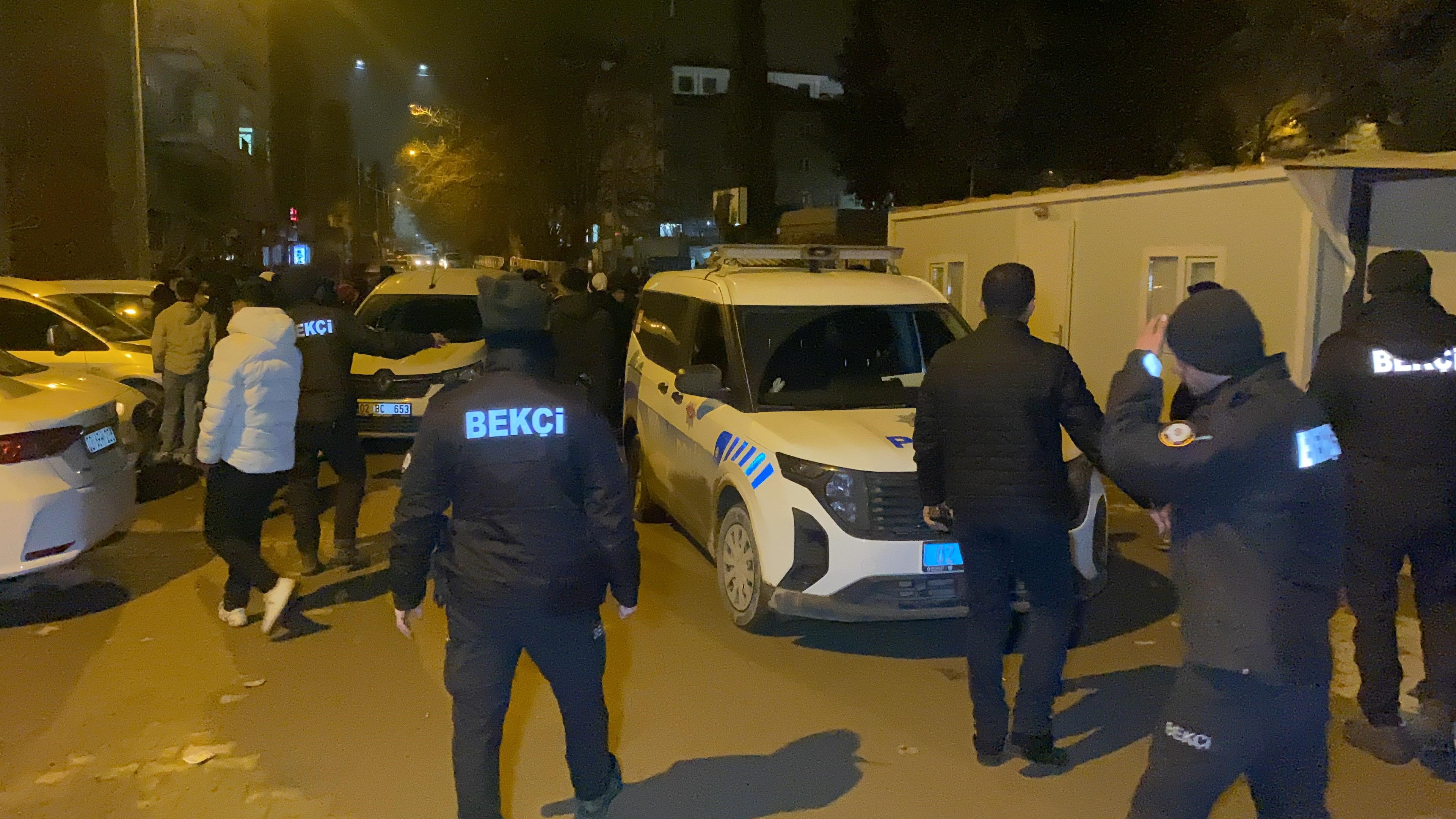 Deprem Anma Törenine Giden Gençlere Bıçaklı Saldırı! 1’I Ağır 2 Yaralı (2)