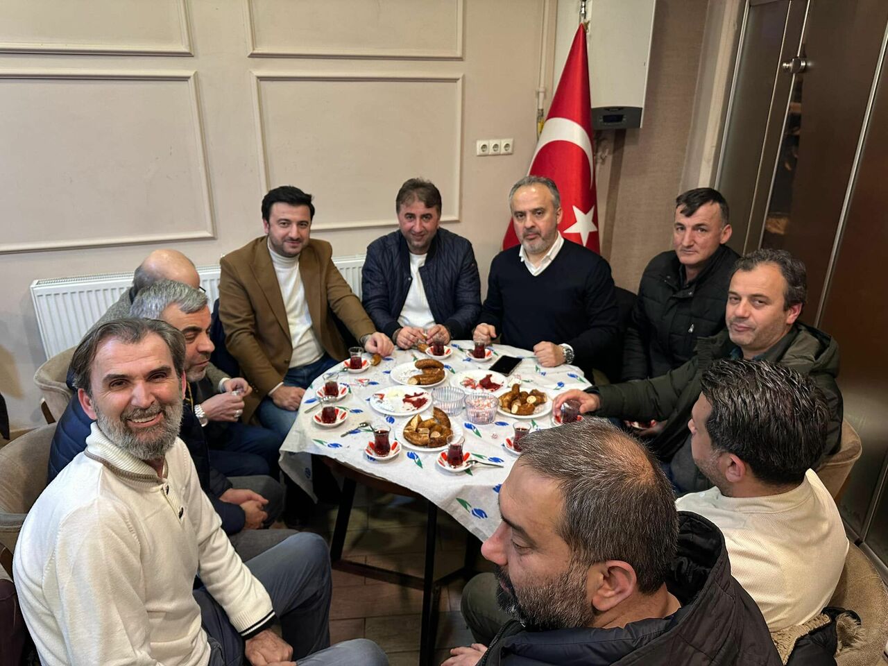 Gencgazete Alinur Aktaş Deprem Hatıralarını O Dernekte Paylaştı (10)