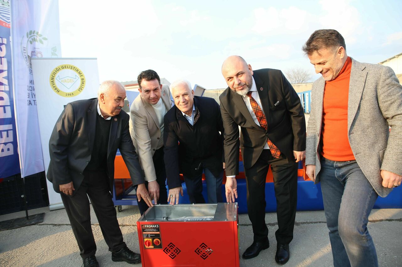Gencgazete Bursa’da Çiftçiye Büyükşehir’den Ekipman Desteği (5)
