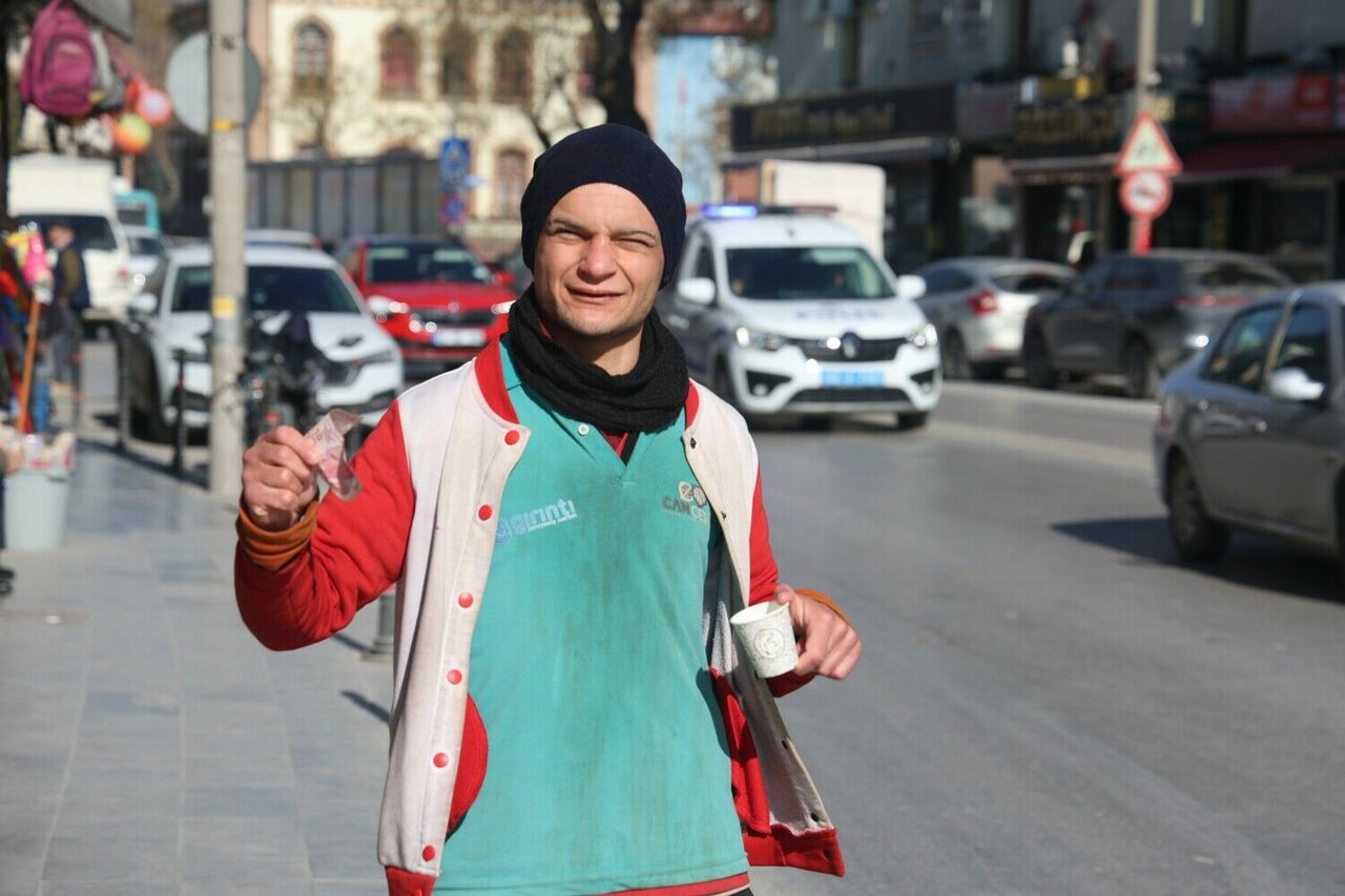 Gencgazete Dilencinin Kanaatkarı Olur Mu İşte Dilenci Doğan (8)