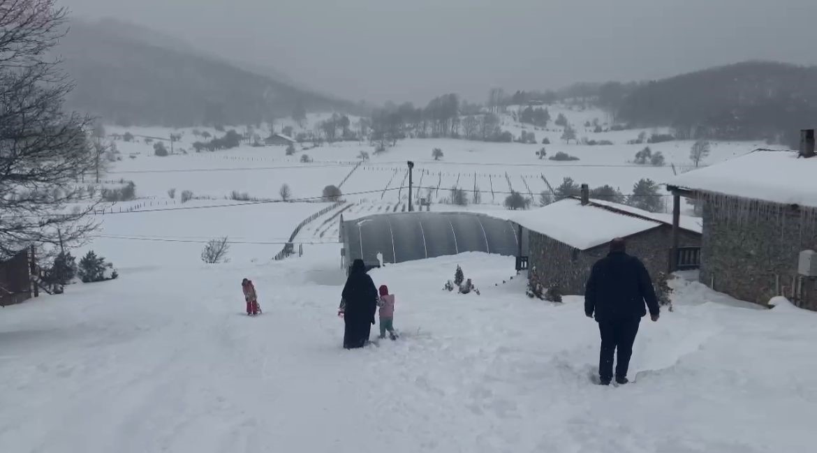 Gencgazete İznik'te Uludağ Keyfini Yaşıyorlar Kar Kalınlığı 60 (1)