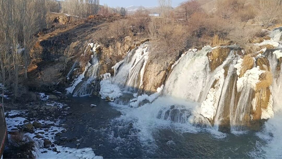 Gencgazete Tatili Fırsat Bilip Muradiye Şelalesi’ne Koştular (2)