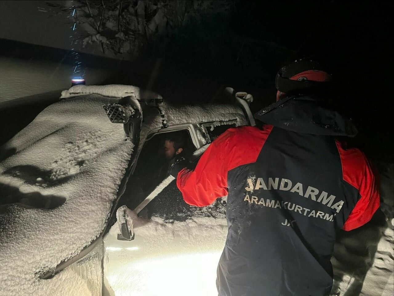 Gncgazete Eksi 8 Derecede Mahsur Kaldılar Jak Timleri Kurtardı (1)-1