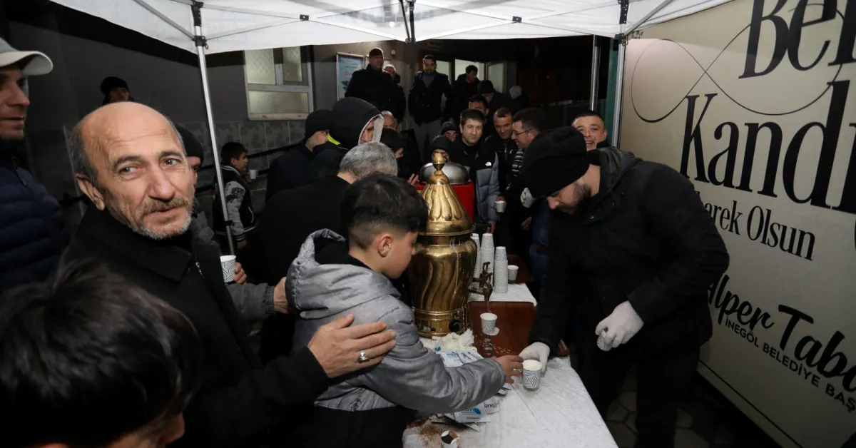 İnegöl Belediyesi Berat Kandilinde İkram Geleneğini Sürdürdü (2)