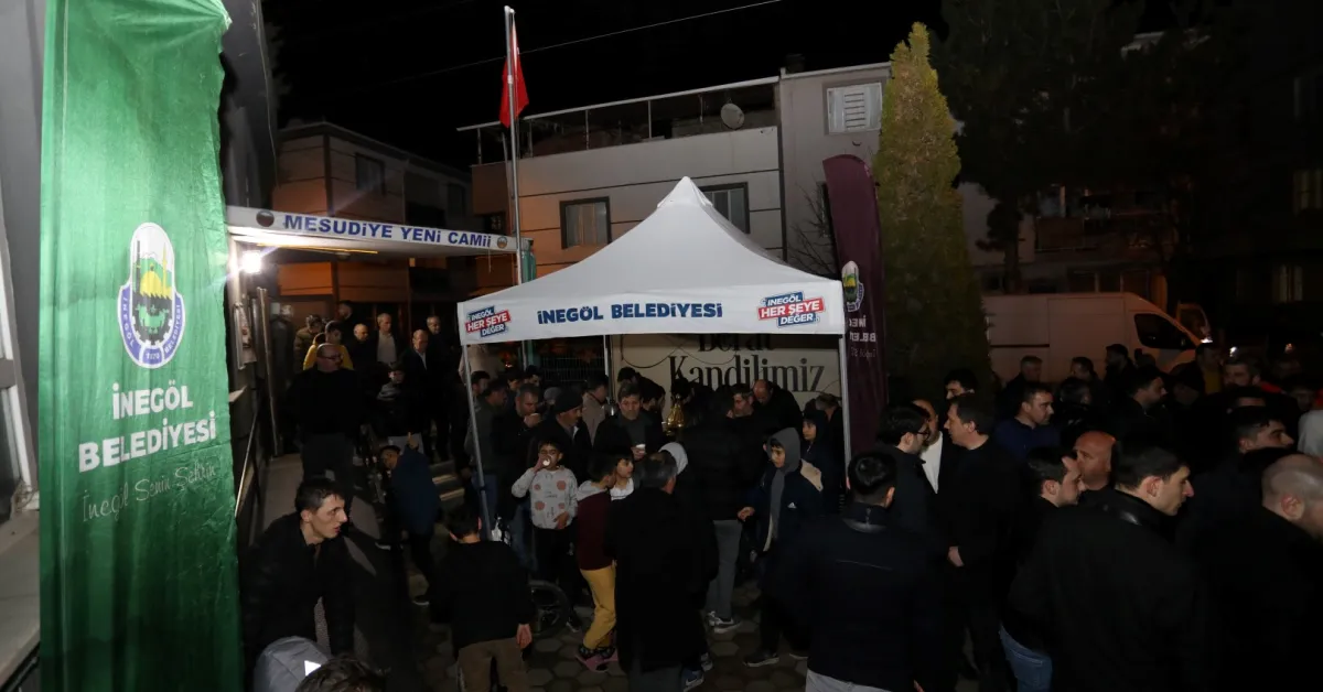 İnegöl Belediyesi Berat Kandilinde İkram Geleneğini Sürdürdü (3)