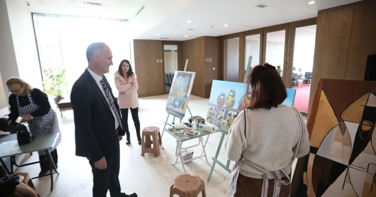 İnegöl Belediyesi, Dünya Ressamlar Günü’nde Sanatı Koridorlara Taşıdı (7)