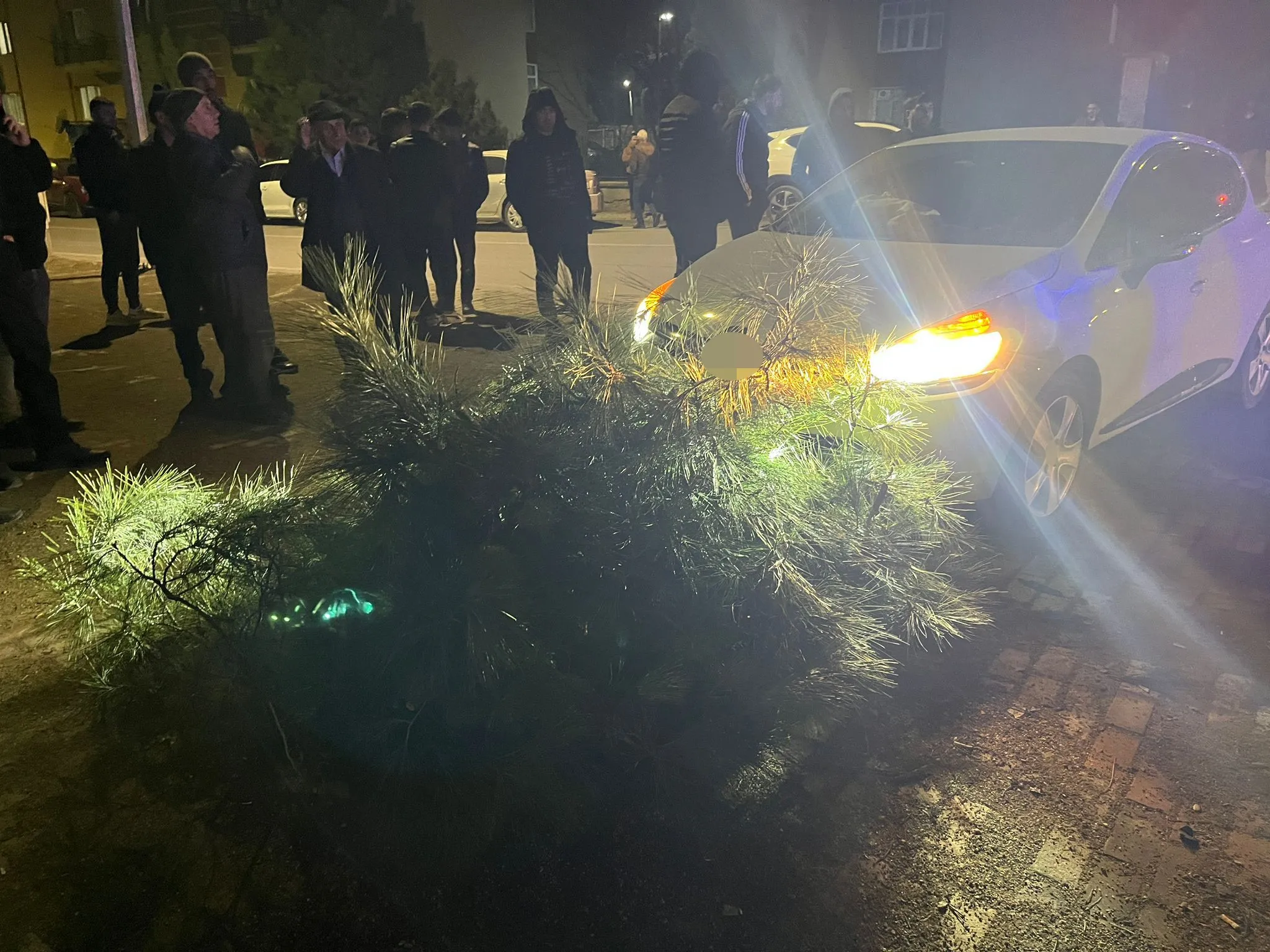 İnegöl’de Araç Savruldu, 4 Yaralı (1)