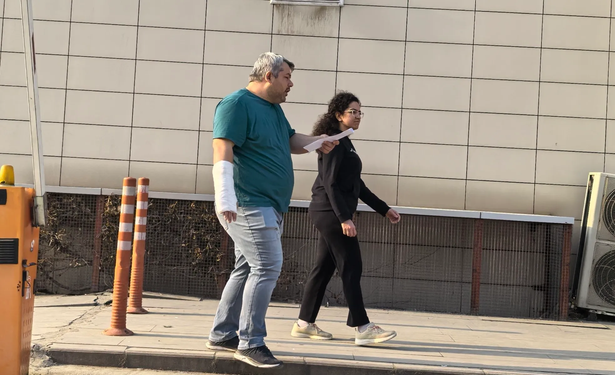 İnegöl'de Hastane Otoparkında Doktorlar Birbirine Girdi! (1)