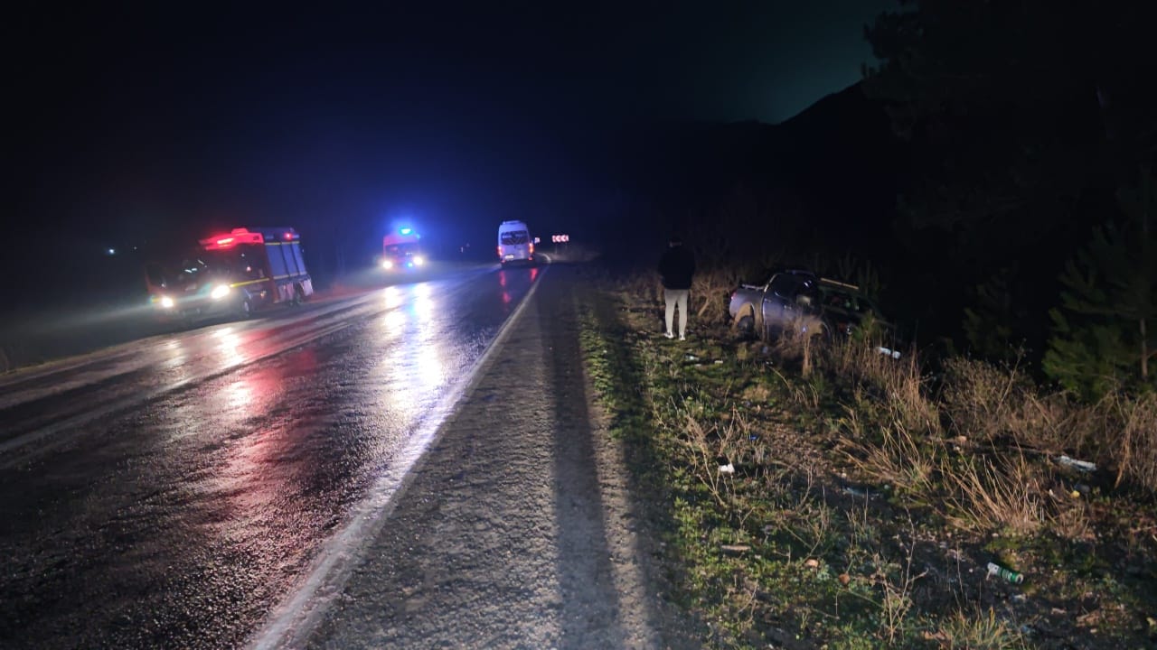 İnegöl'de Yağışlı Hava Kazaya Neden Oldu! Kamyonet Şarampole Savruldu