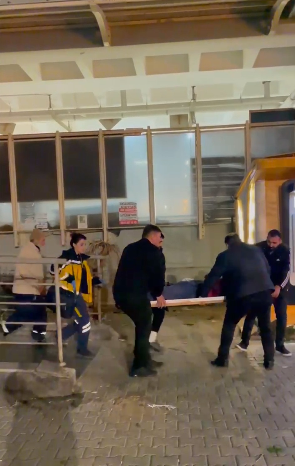 İzmir’de Pazarcılar Arasında Silahlı Kavga 6 Yaralı