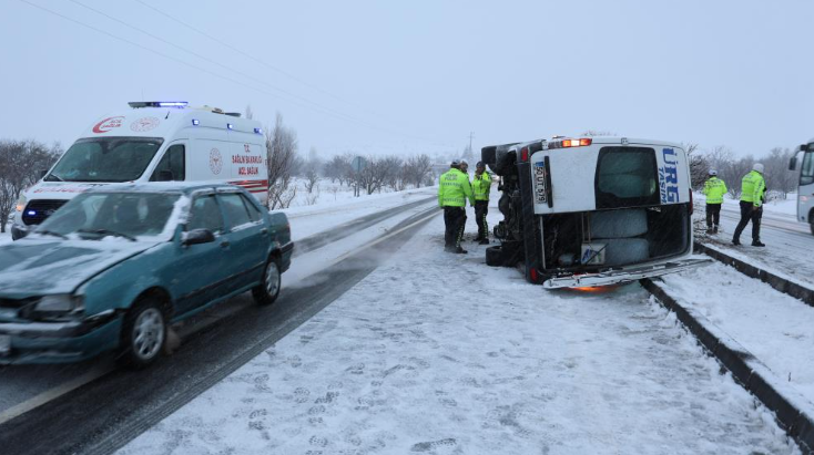 Nevşehir’de Buzlanma Kazaya Neden Oldu 6 Yaralı (1)