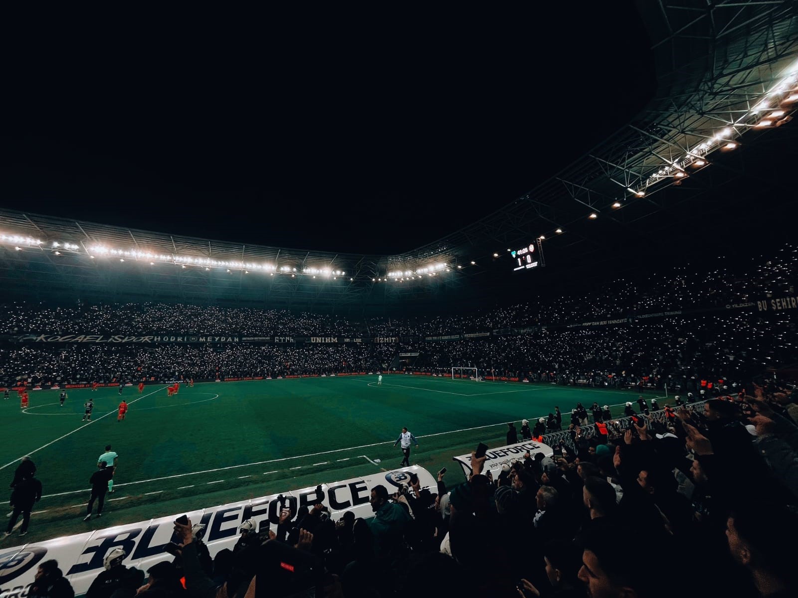 Tribünden Düşen Çocuk Yaşam Mücadelesi Veriyor (4)