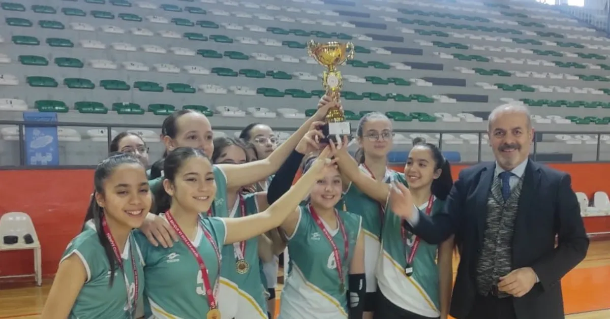 2024 2025 Eğitim Öğretim Yılı Okul Sporları Faaliyetleri Kapsamında Düzenlenen 2. Küme Voleybol Müsabakaları Sona Erdi (3)