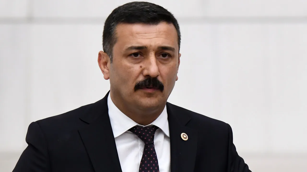 Bursa Milletvekili Tbmm’de Su İçti, Oruç Uyarısına Tepki Gösterdi! (2)