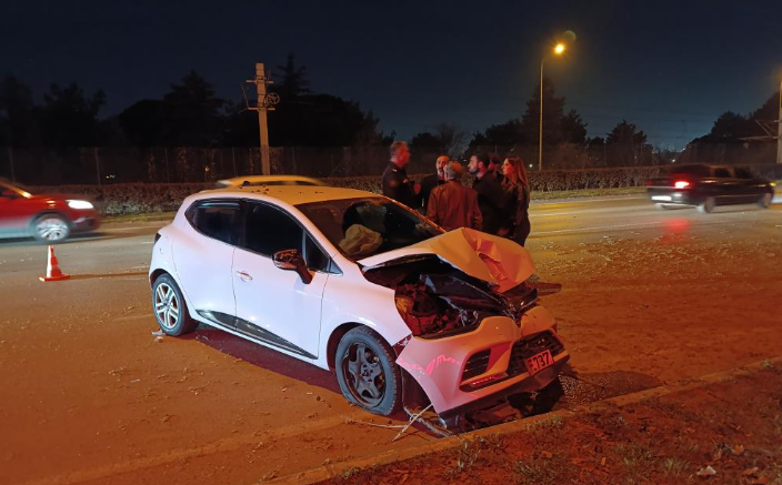 Bursa’da 3 Araç Birbirine Girdi, 5 Kişi Hastanelik Oldu! (2)